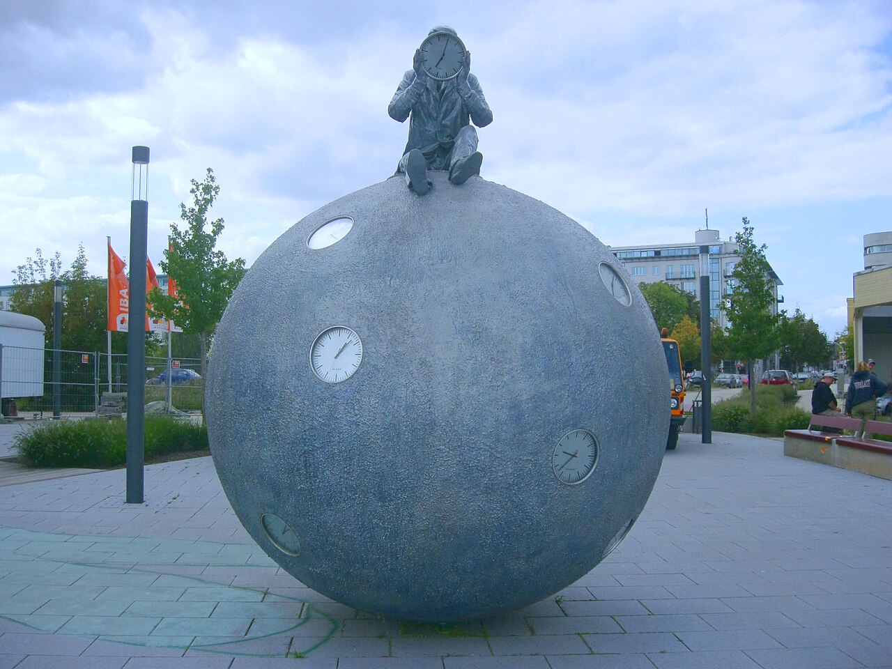 Zeitzähler by Gloria Friedmann