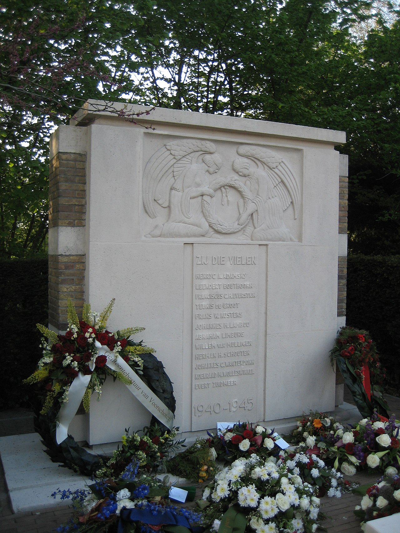 Memorials in Voorschoten by Gra Rueb