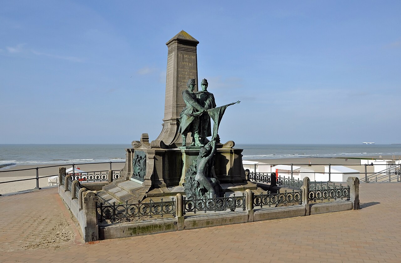 Monument to Lippens and De Bruyne by Guillaume Charlier