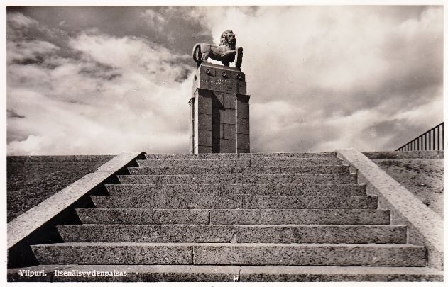 Lion in Monrepos by Gunnar Finne