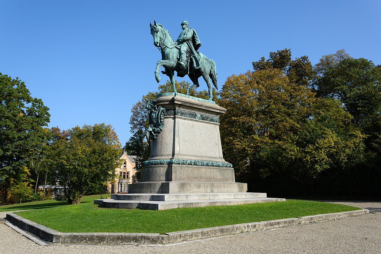 Hofgarten by Gustav Eberlein