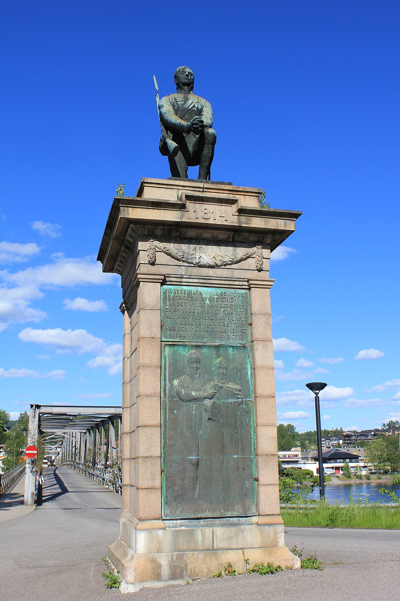 Den knelende soldat by Gustav Lærum