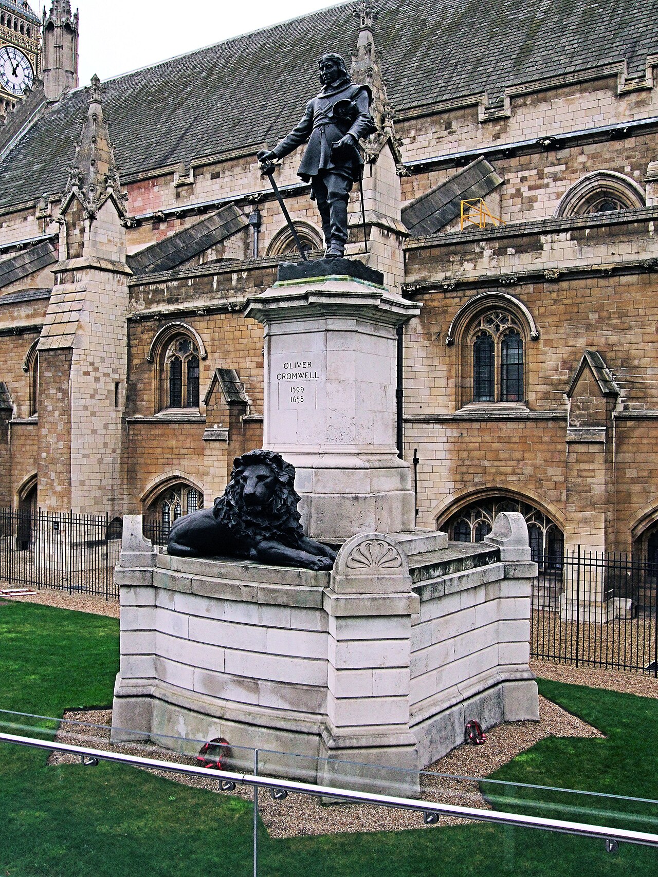 Statue of Oliver Cromwell by Hamo Thornycroft