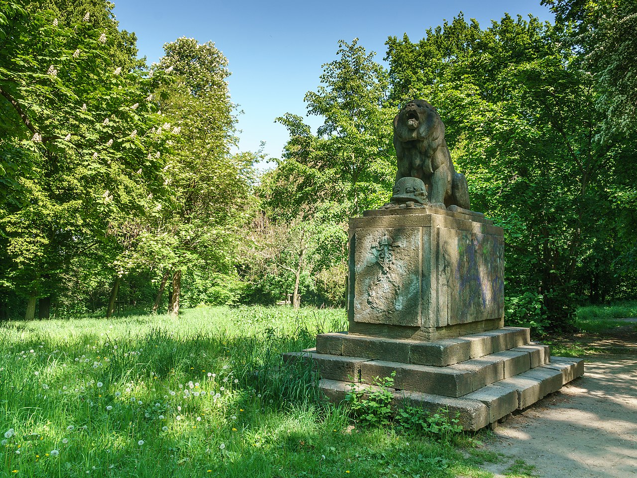 Monument to the fallen of the Torgau Infantry Regiment No. 72 Torgau by Hans Dammann
