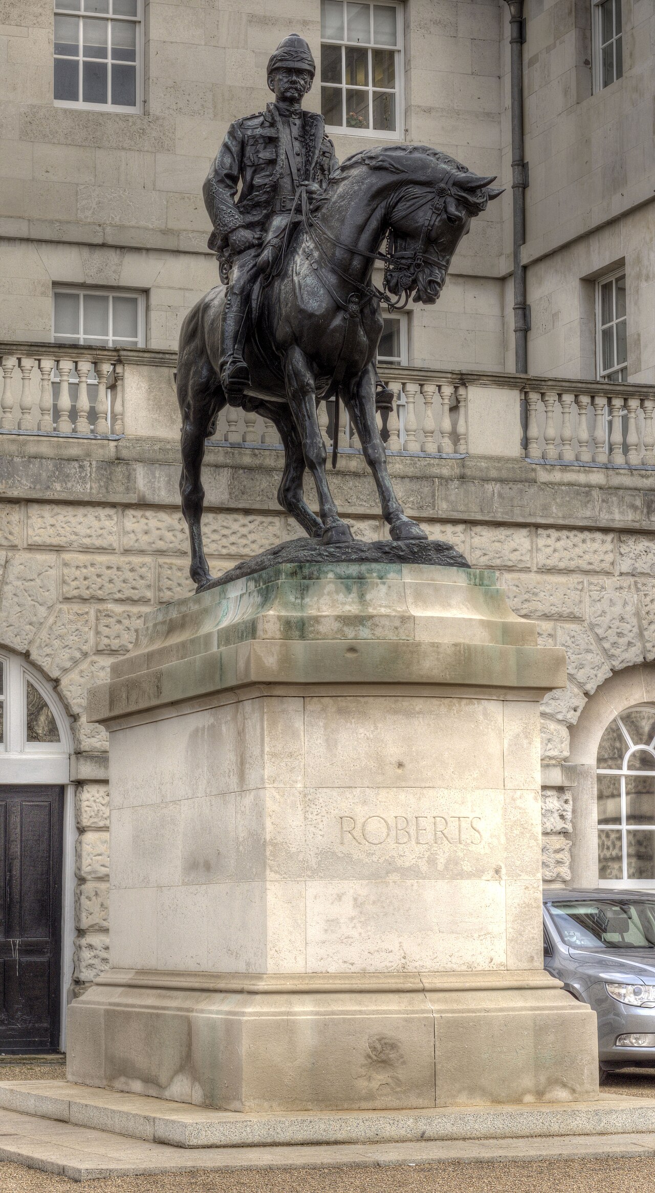Equestrian statue of Earl Roberts by Harry Bates