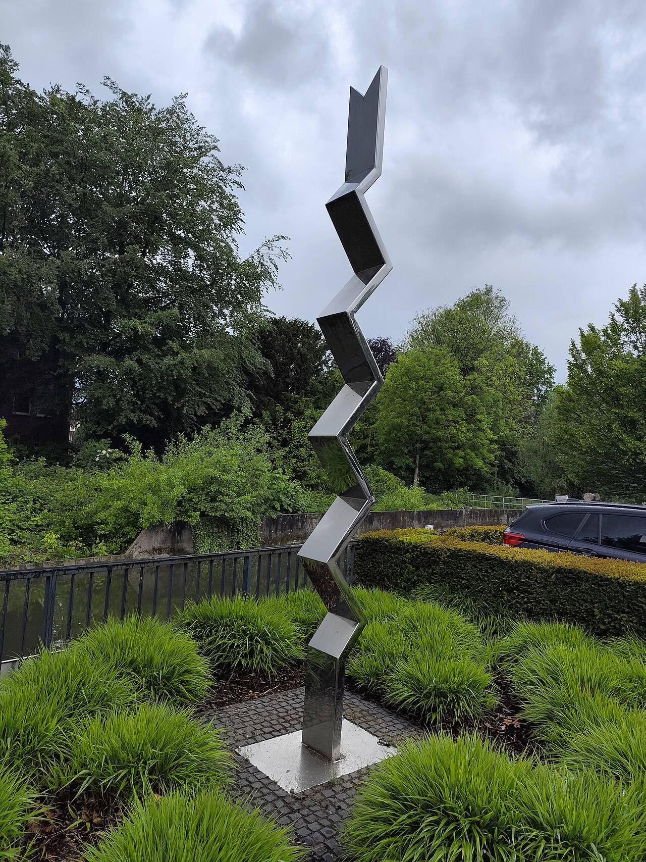 Zigzag Stele by Heinz Mack