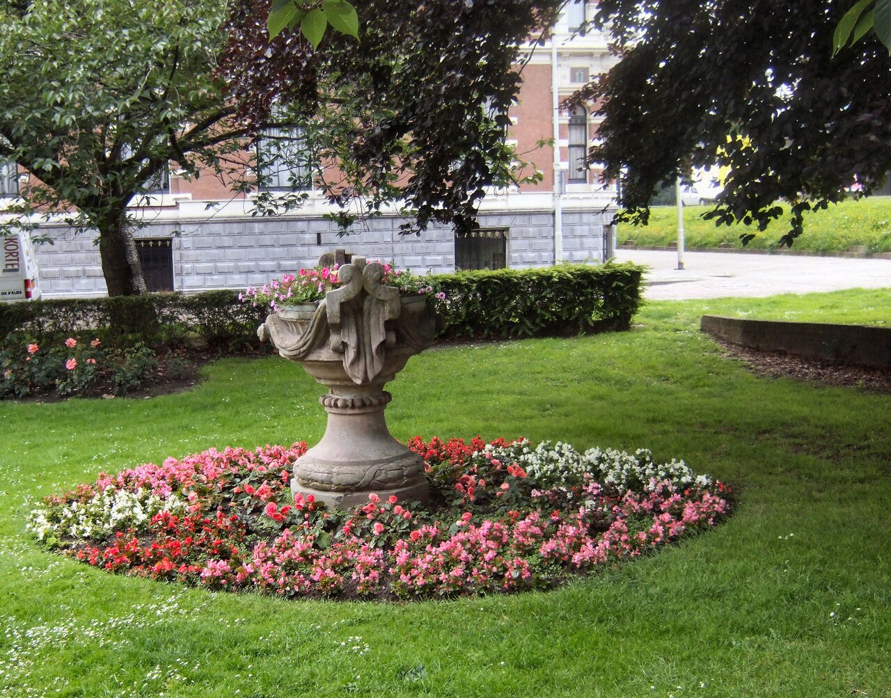 decorative vase by Hendrik Petrus Berlage