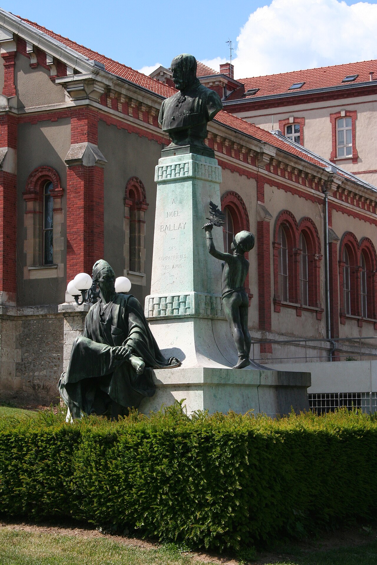 Monument à Noël Ballay, Chartres by Henri Allouard