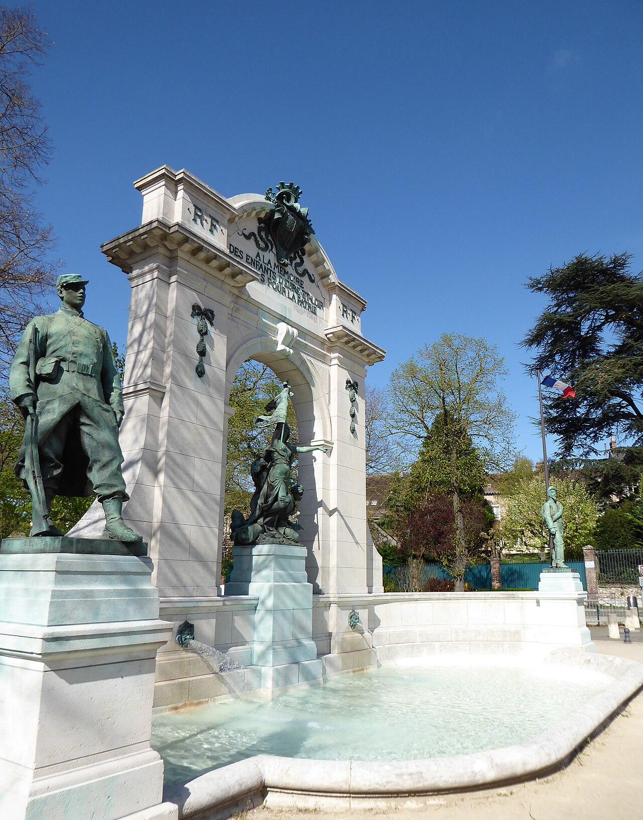 Monument aux morts de la guerre de 1870-1871 by Henri Allouard