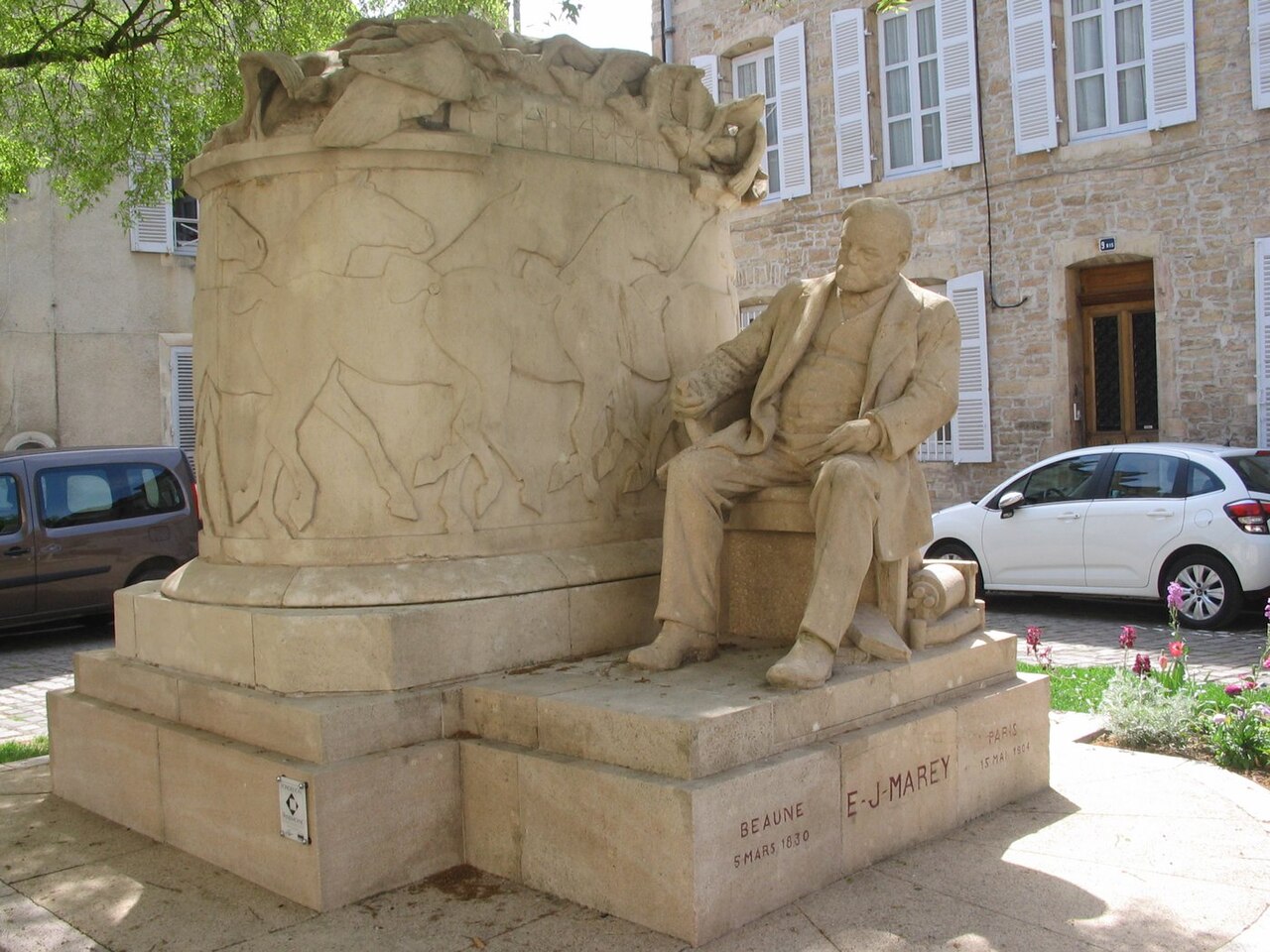 Monument Étienne-Jules Marey by Henri Bouchard