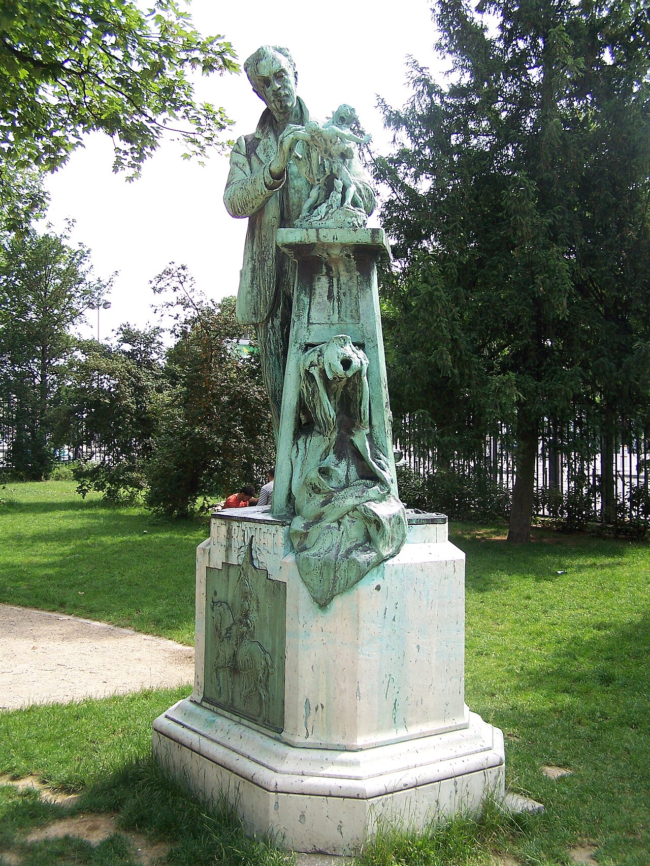 Monument to Emmanuel Frémiet by Henri-Léon Gréber
