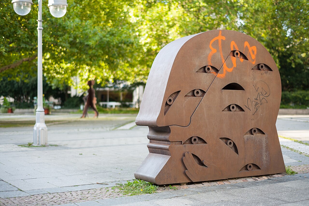 Head with 12 eyes by Horst Antes