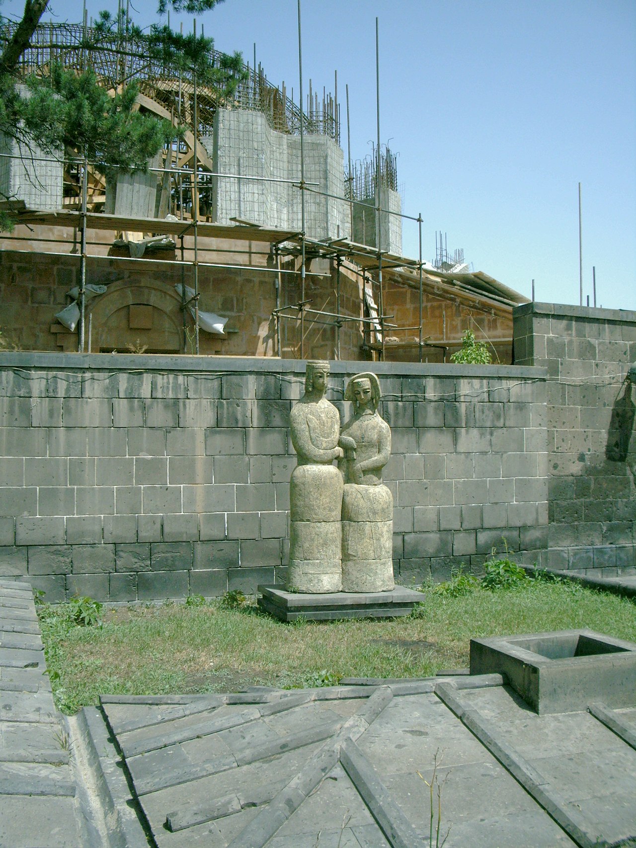 Sculpture 'Friends' by Hripsime Simonyan
