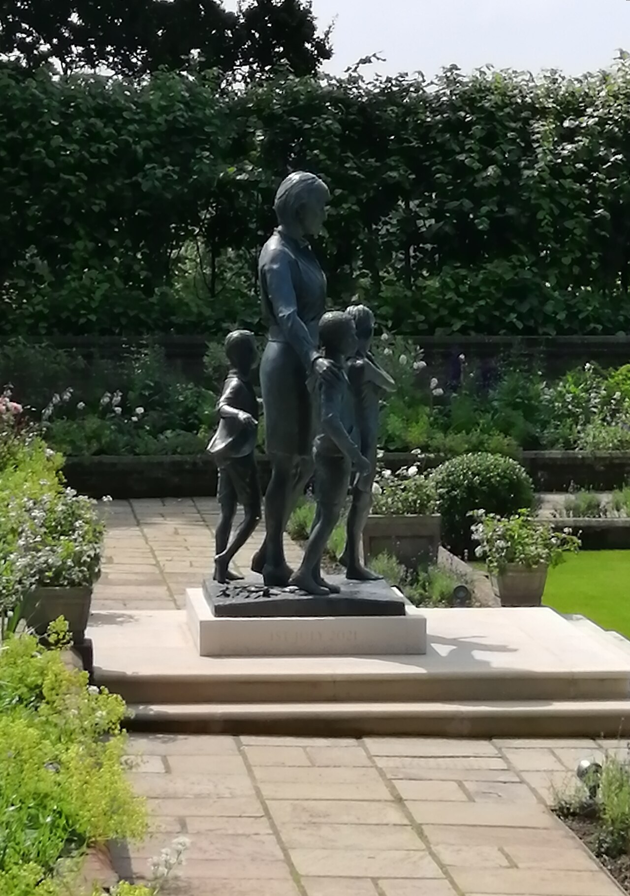 Statue of Diana, Princess of Wales by Ian Rank-Broadley