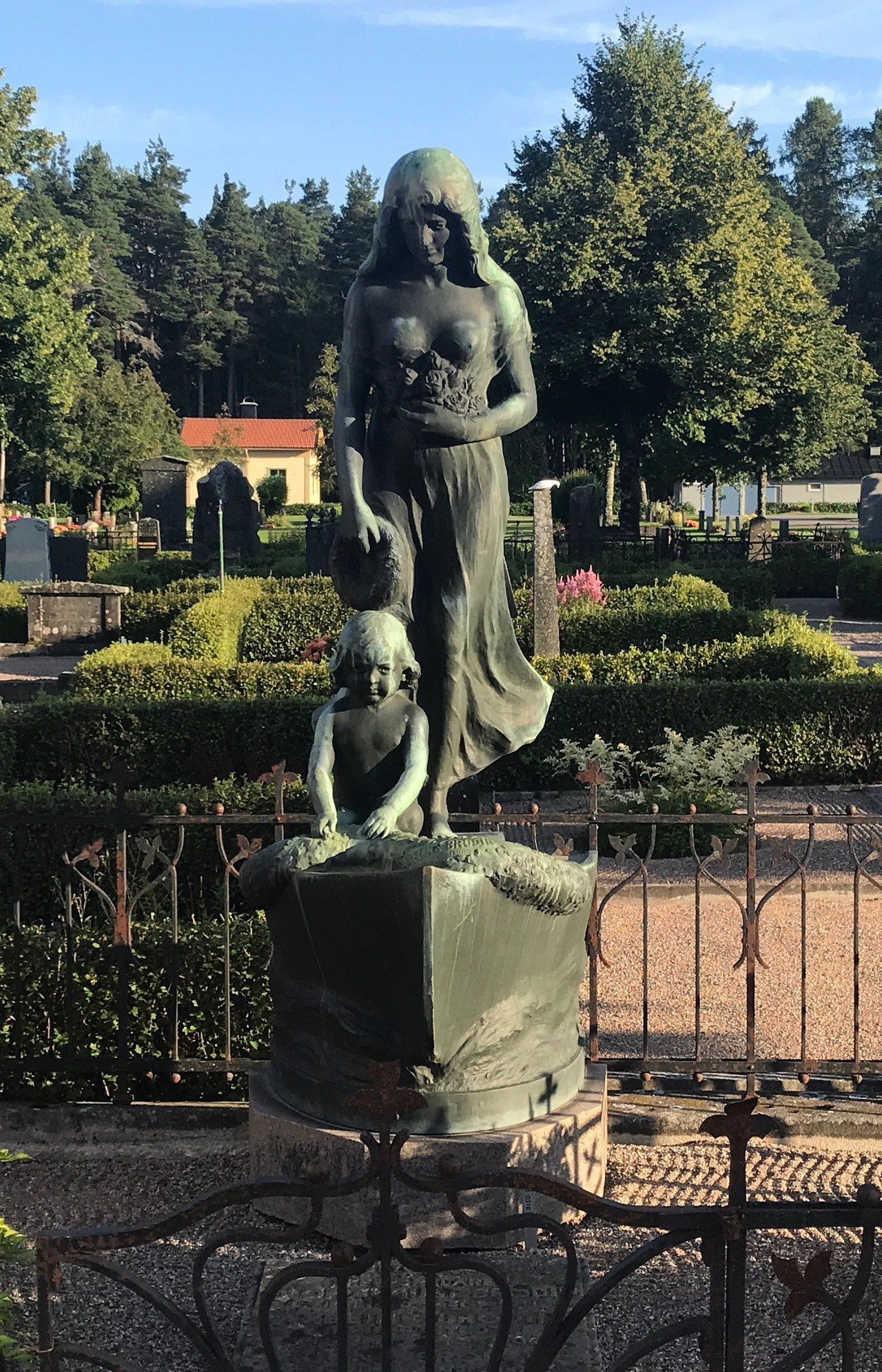 Grave for family Brodin by Ida Matton