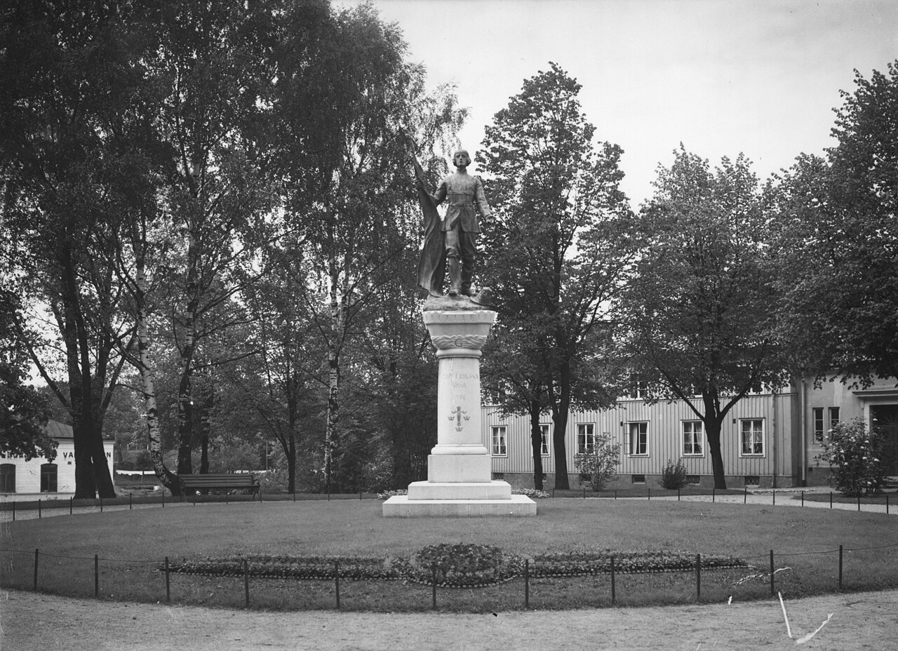 Gustav Vasa statue by Ida Matton