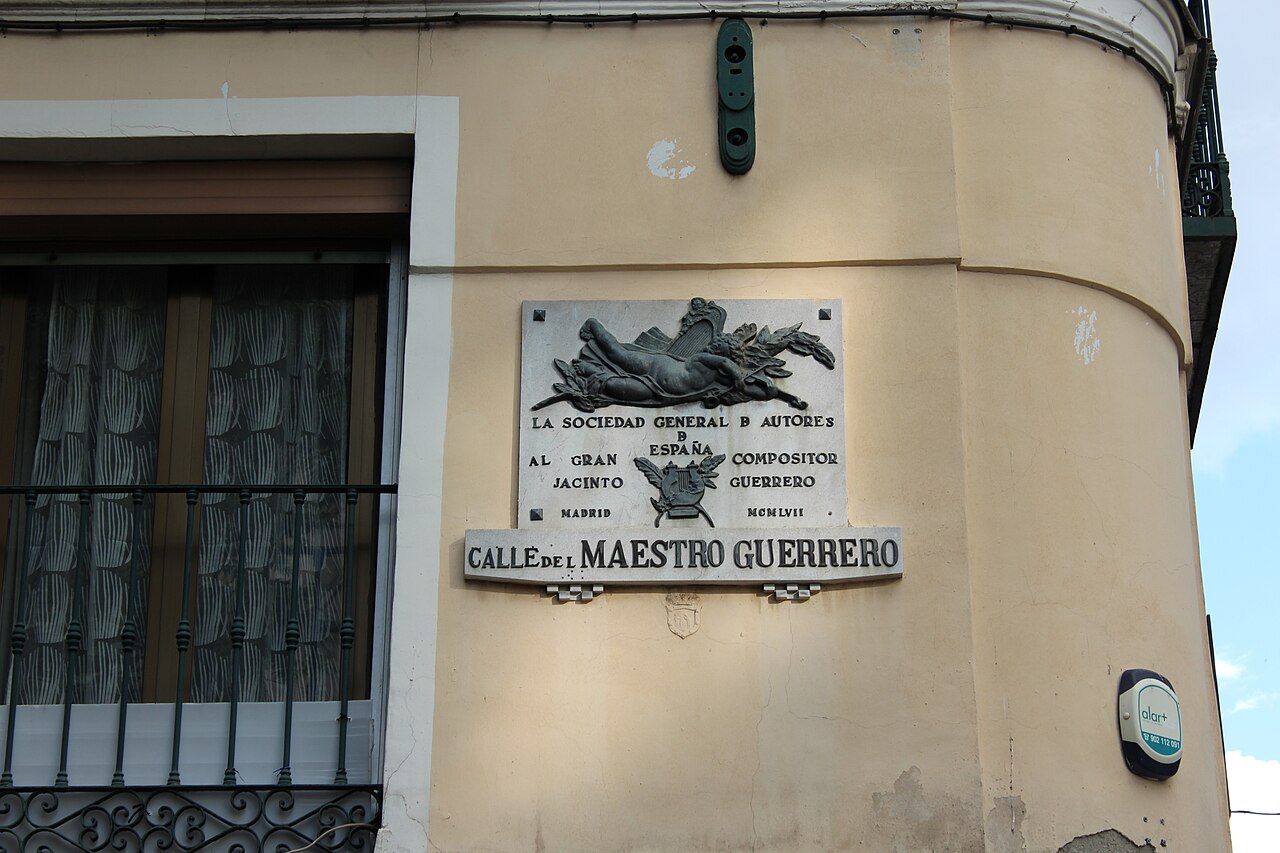 Lápida conmemorativa del Maestro Guerrero, Madrid by Ignacio Pinazo Camarlench