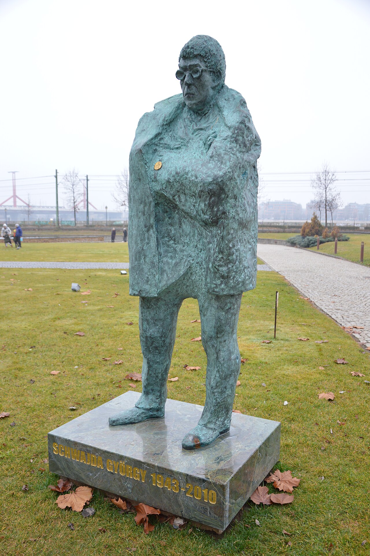 statue of György Schwajda by Imre Varga