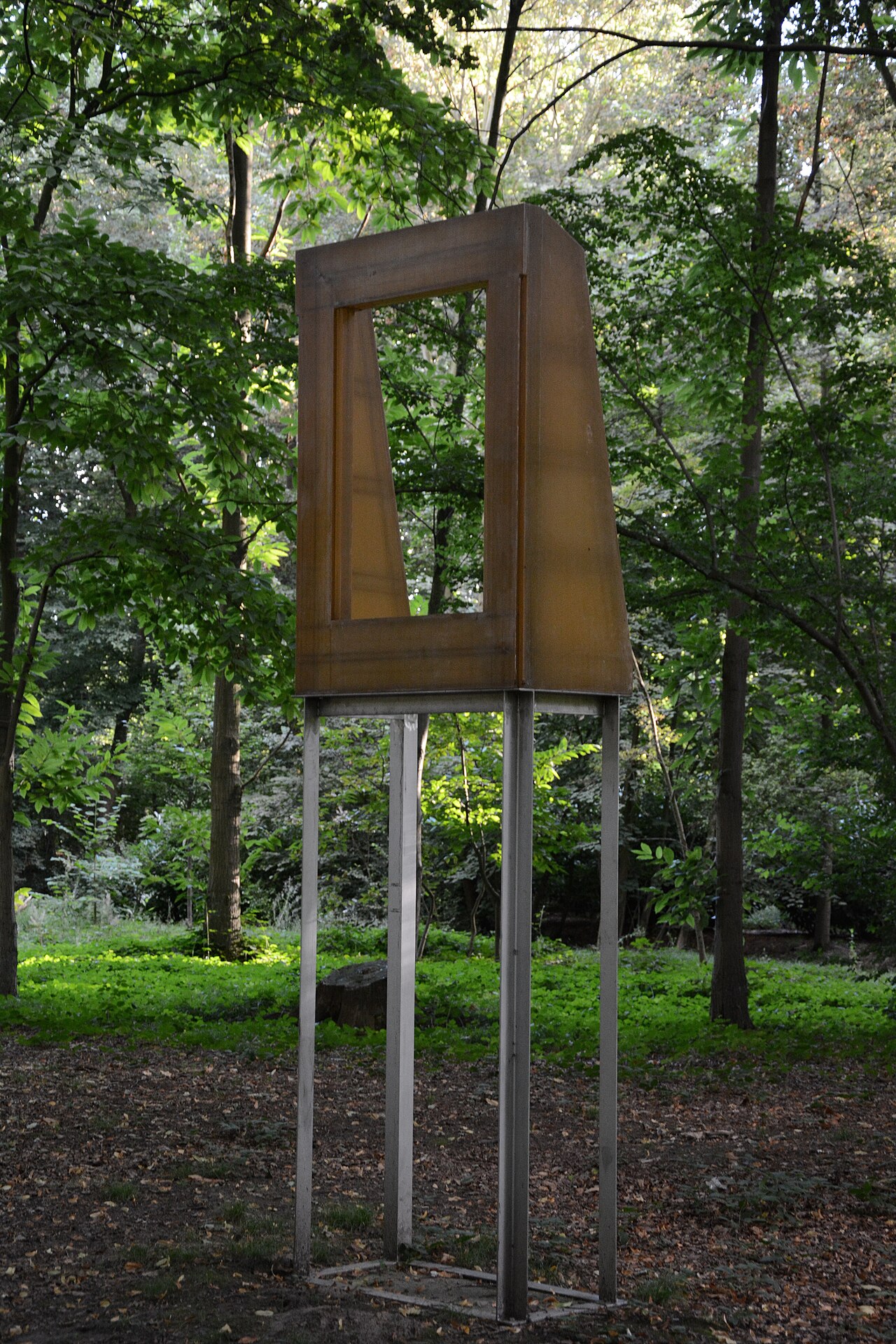 Fenster (MID.B.471.A) by Isa Genzken