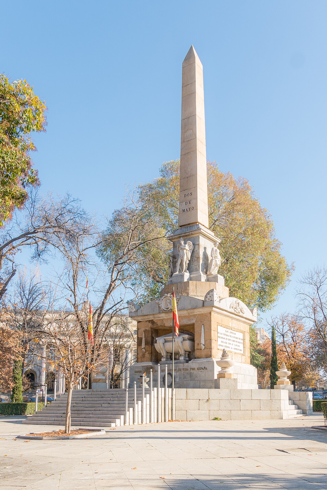 Monument to the Fallen for Spain by Isidro González Velázquez