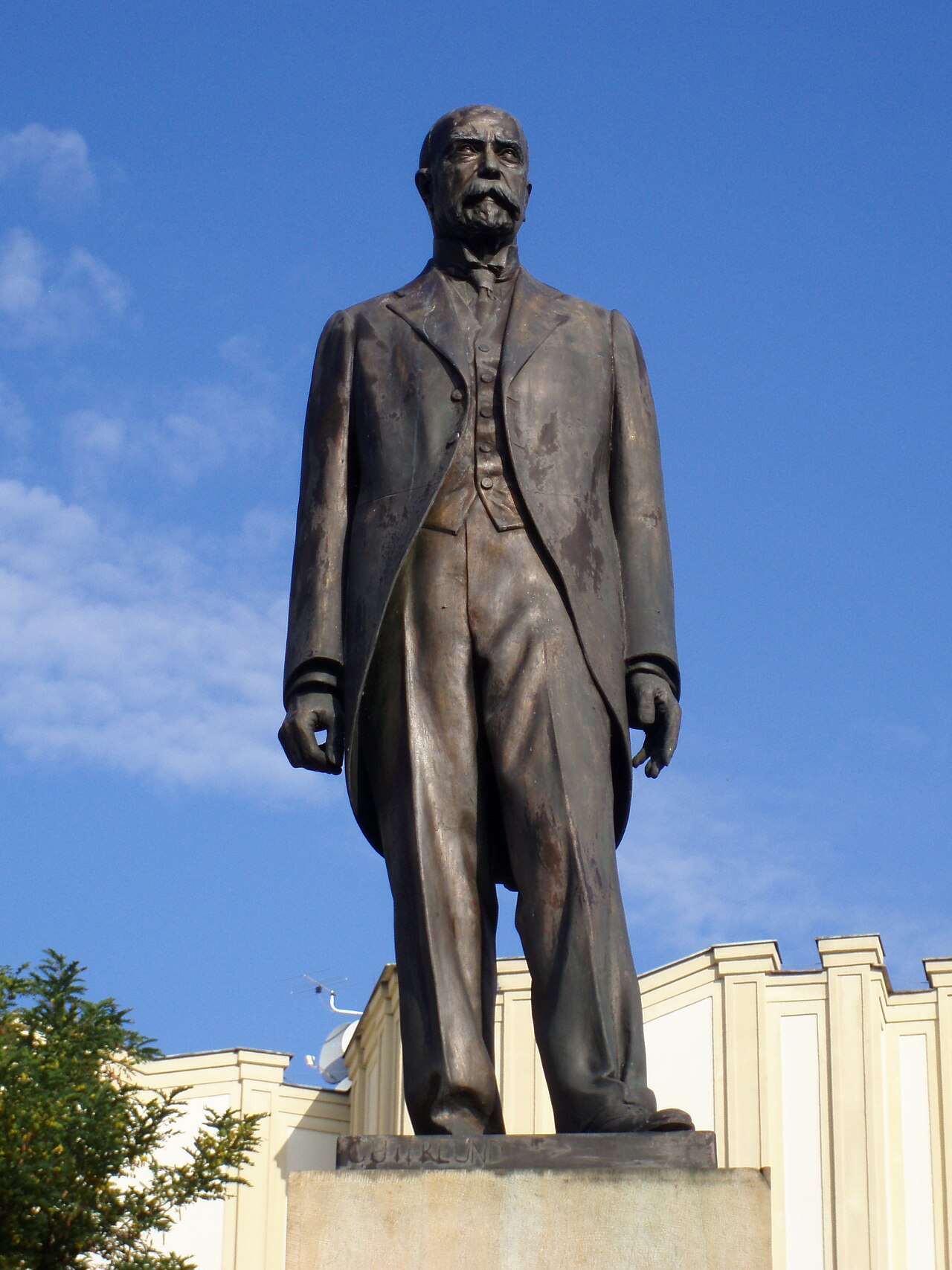 Statue of Tomáš Garrigue Masaryk by Jan Štursa