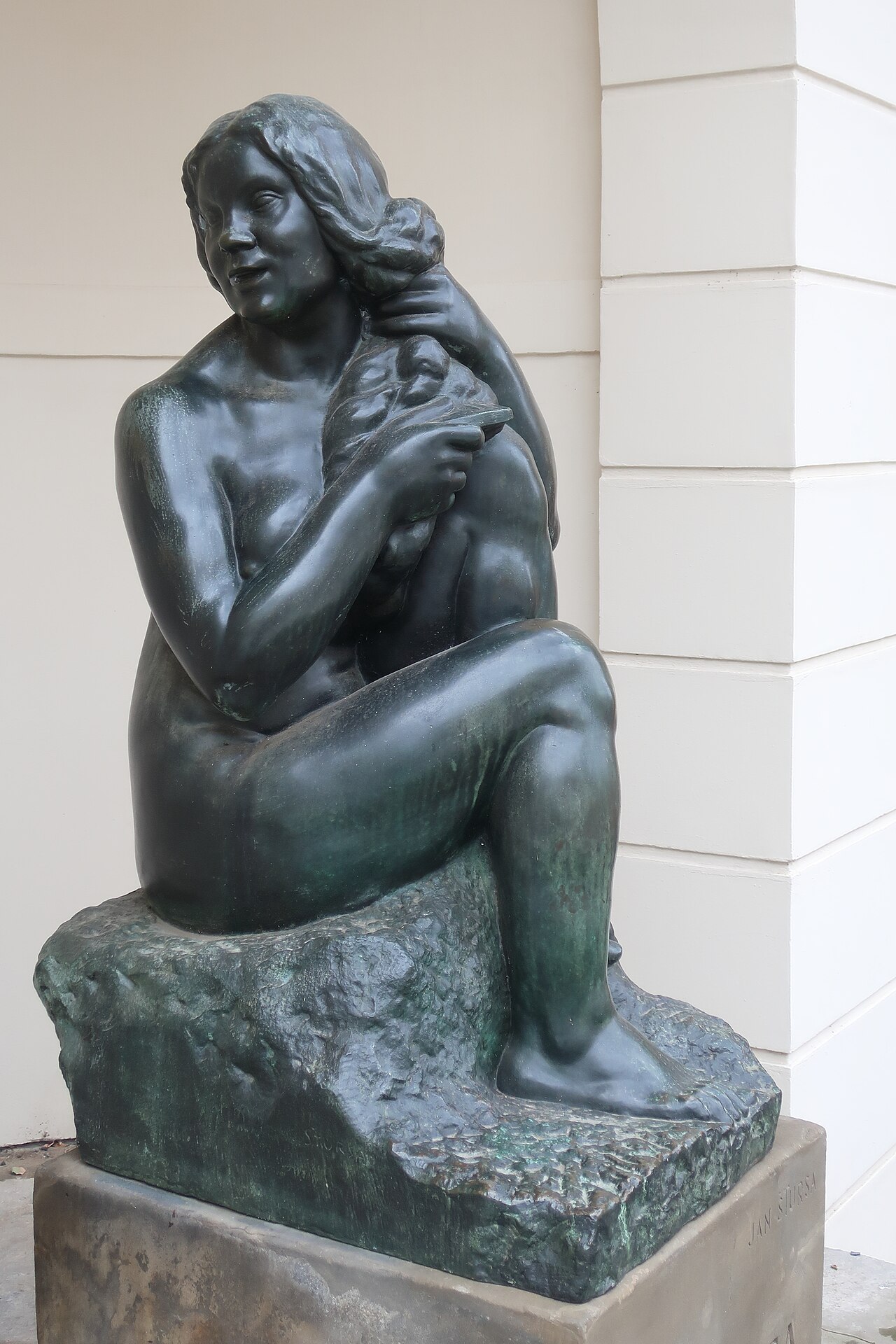statue Toilet by Jan Štursa