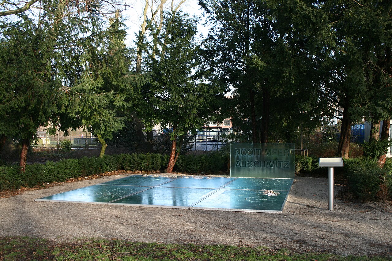 Spiegelmonument by Jan Wolkers