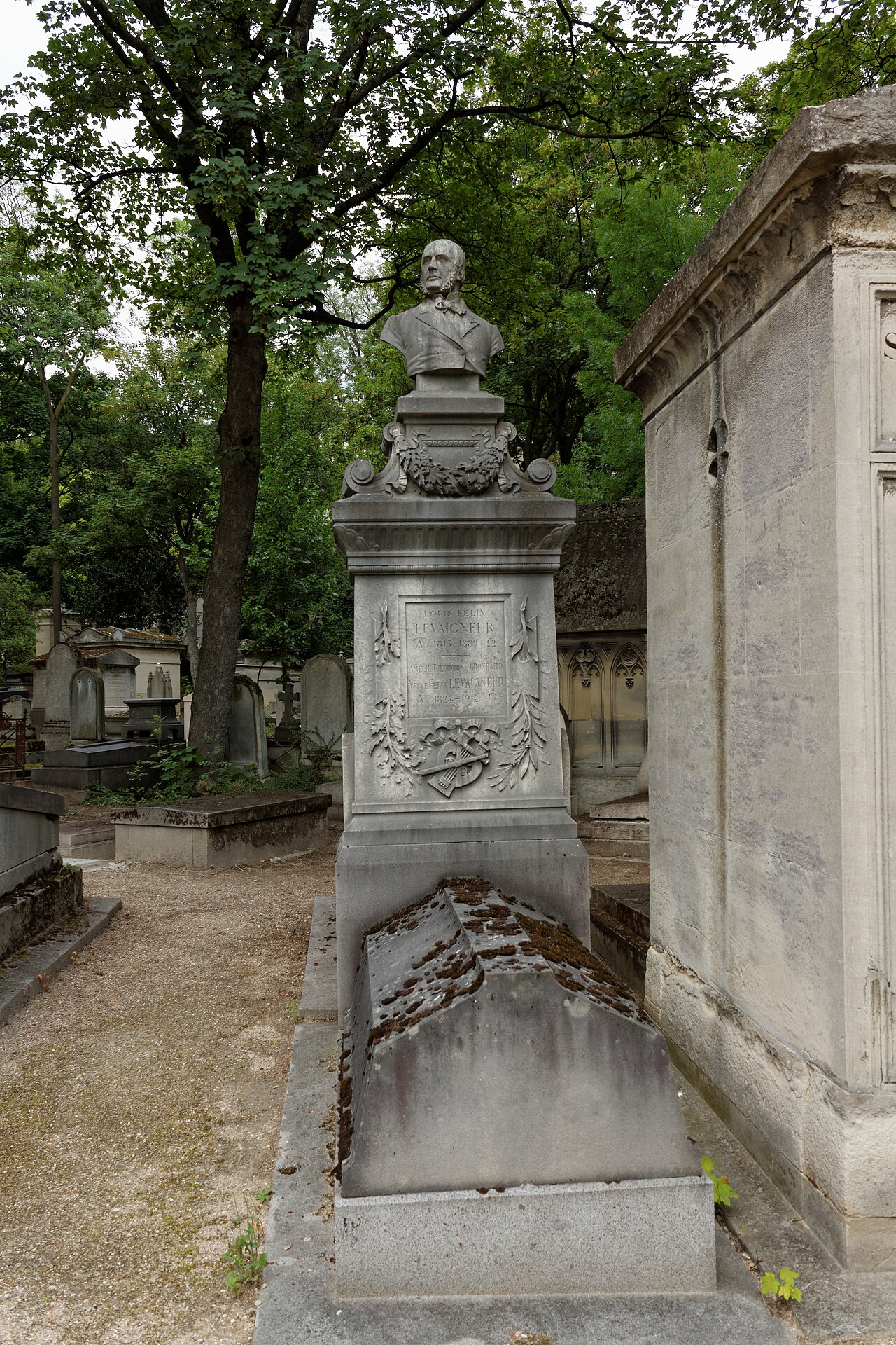 Grave of Levaigneur by Jean-Marie Bonnassieux