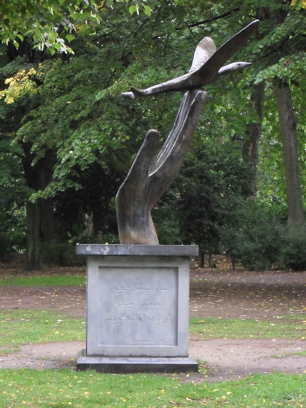 Le Messager – Aux Enfants disparus - De Bode – Aan de vermiste kinderen by Jean-Michel Folon