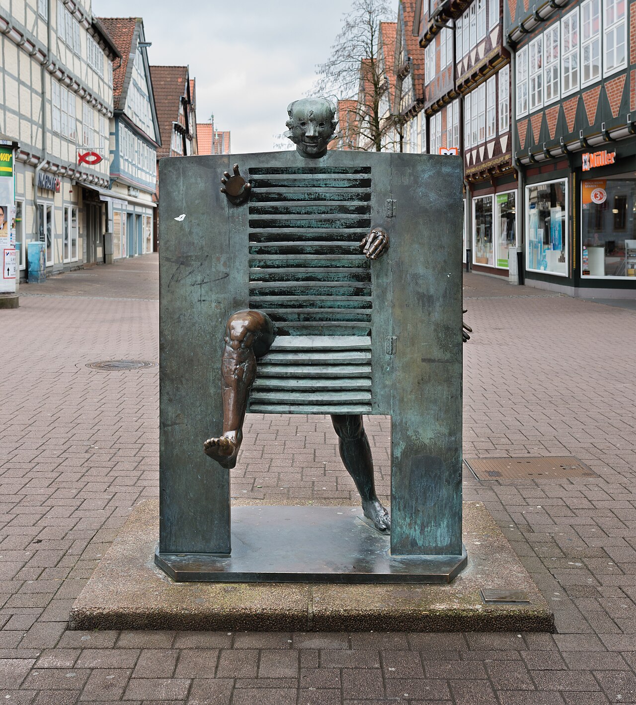 Homme passant la porte by Jean-Robert Ipoustéguy