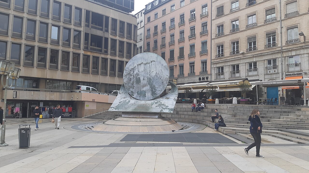 Le Soleil Sculpture (The Sun) by Jean-Robert Ipoustéguy