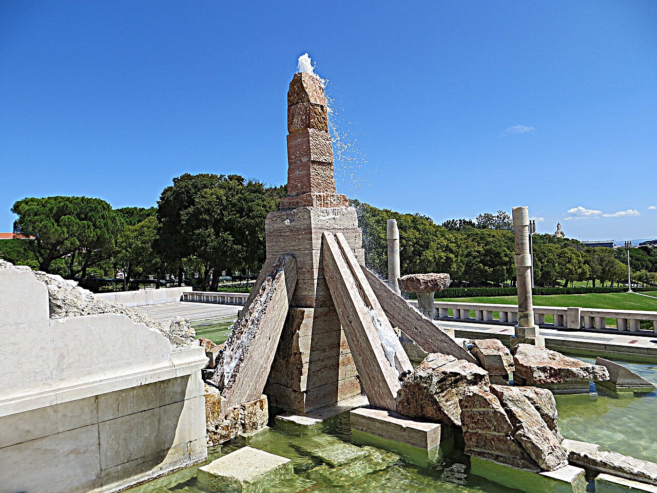 Monumento ao 25 Abril by João Cutileiro