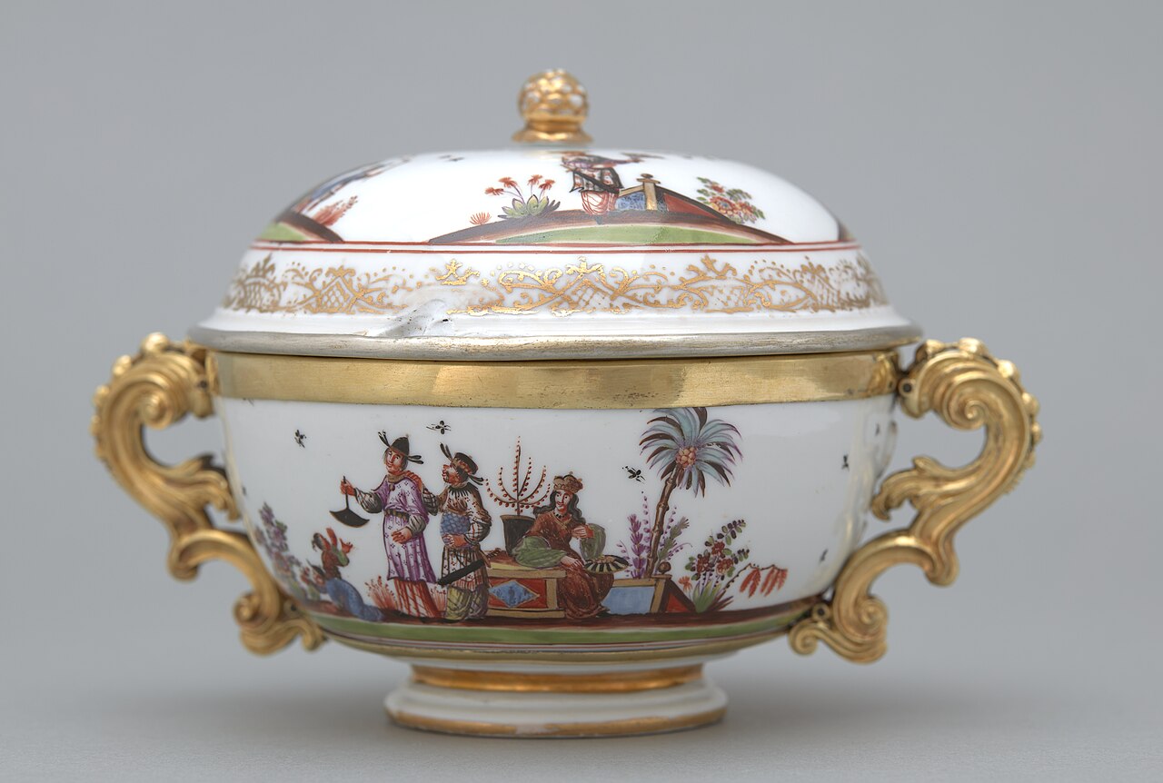 Teacup with a saucer by Johann Gregorius Höroldt