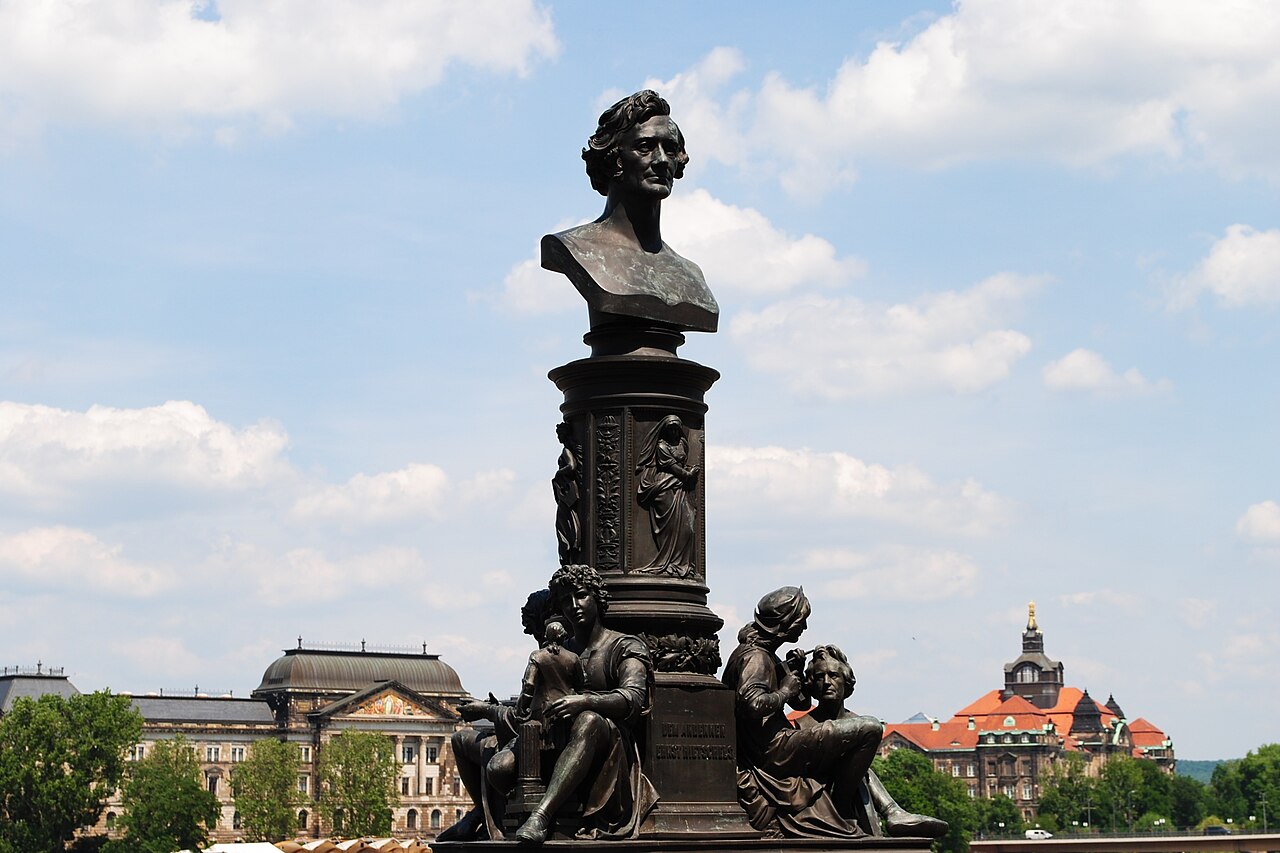 Ernst Rietschel-Denkmal by Johannes Schilling