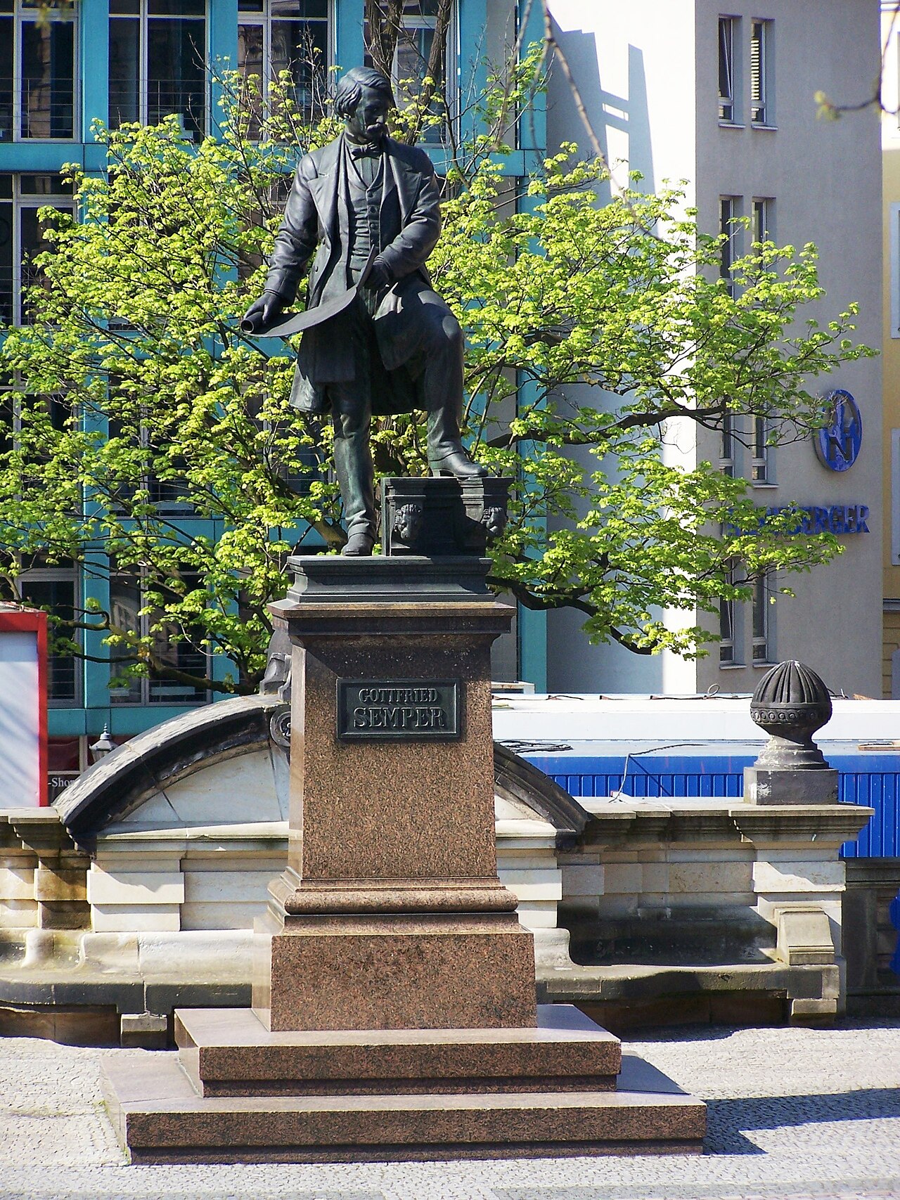 Sculpture of Gottfried Semper by Johannes Schilling