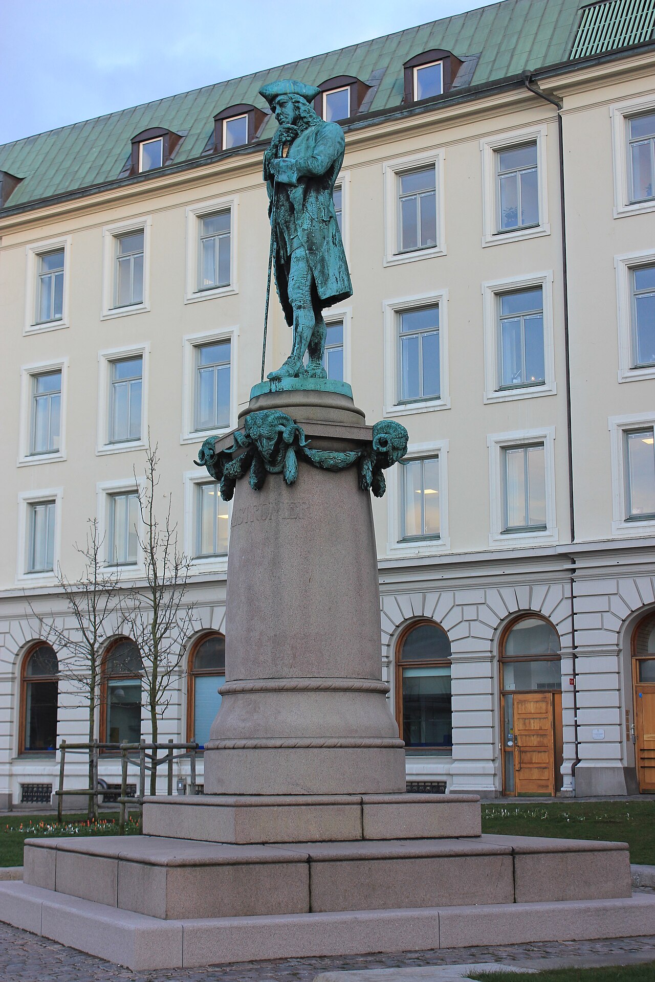 Jonas Alströmer's Statue by John Börjeson