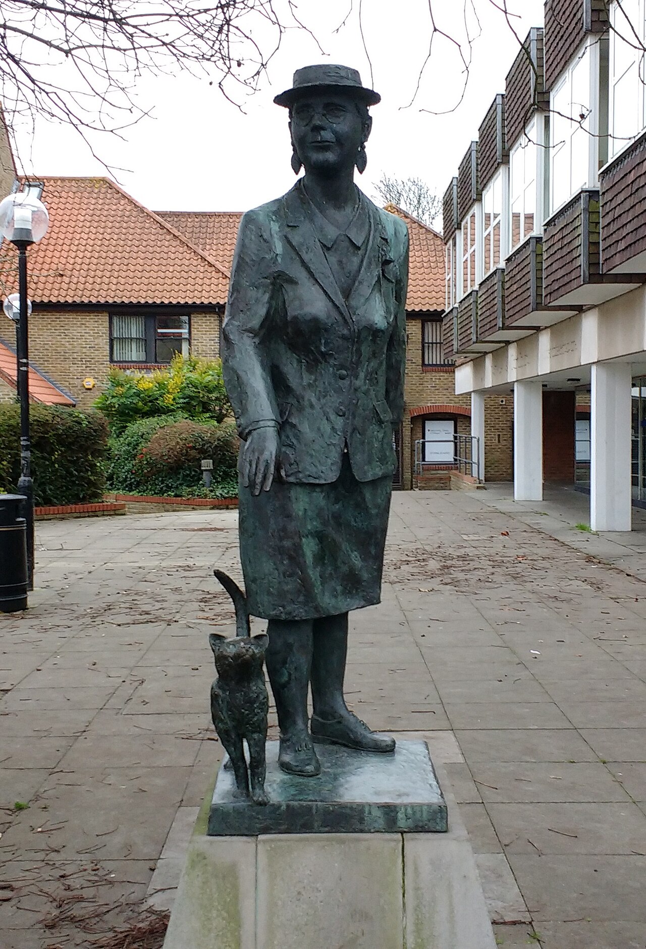 Statue of Dorothy L. Sayers by John Doubleday