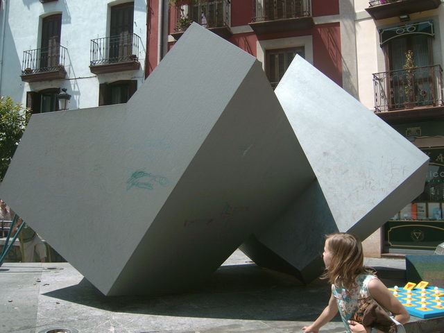 2 gaineko 1, multzo hirukoitza by Jorge Oteiza