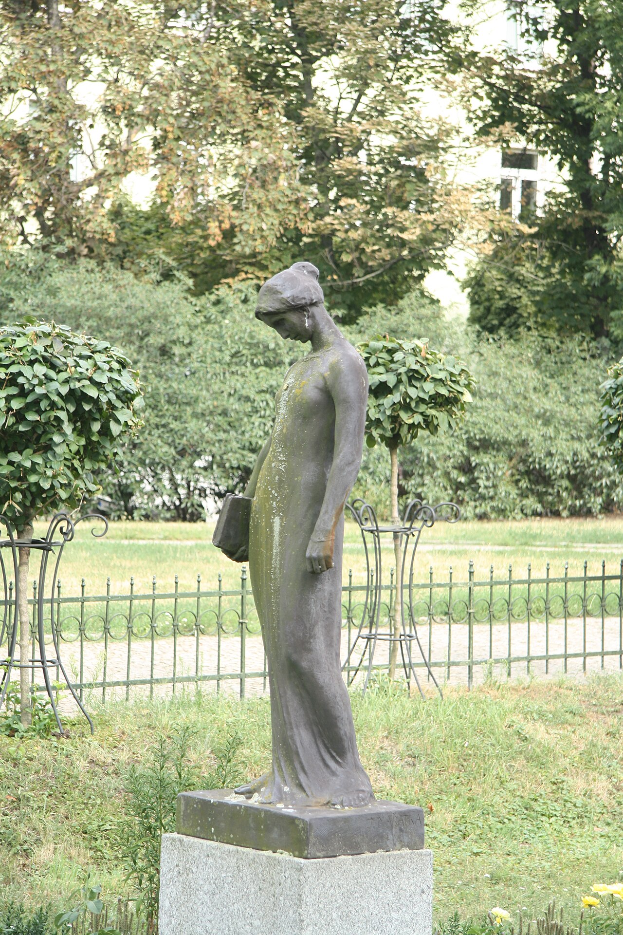 Allegory of intelligence by Josef Mařatka