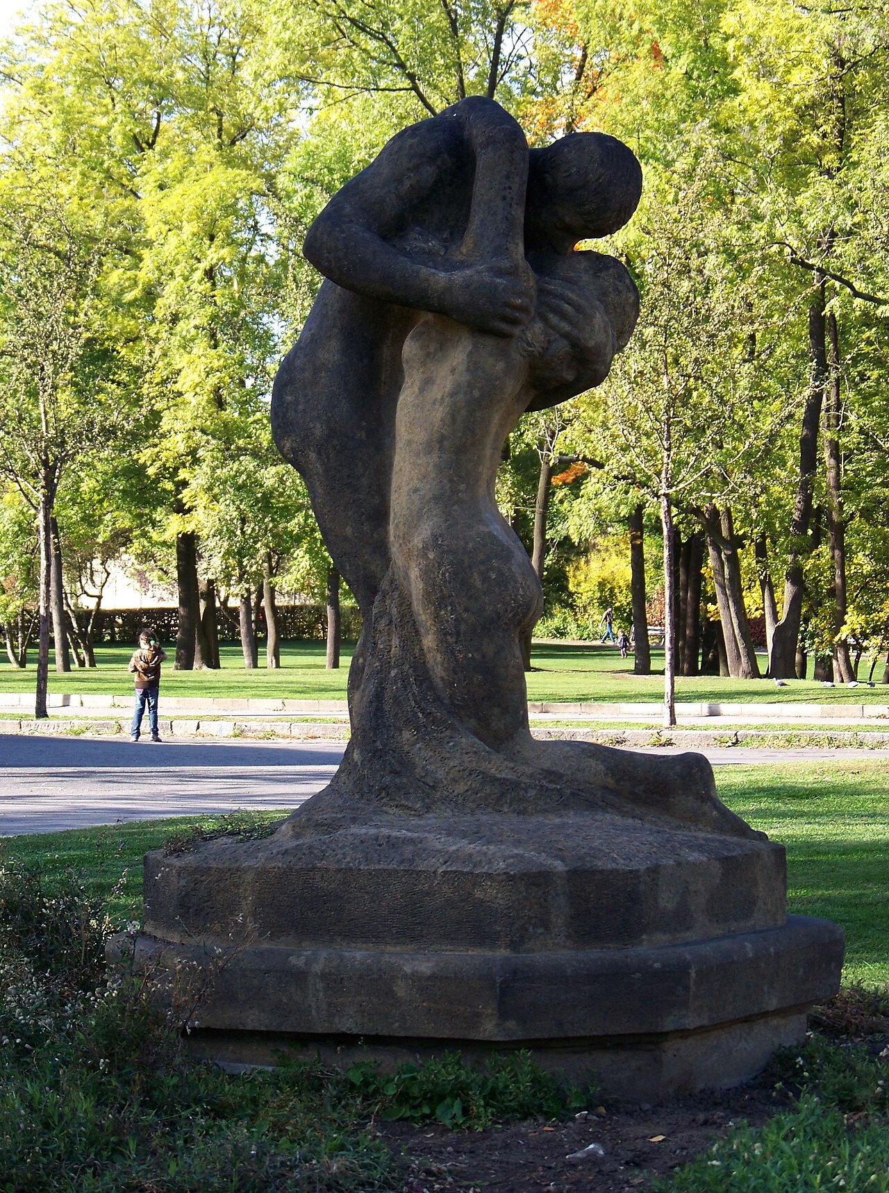 Kiss (Petřín) by Josef Mařatka