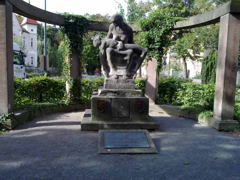 Gefallenendenkmal XII. Husarenregiment Torgau by Josef Thorak