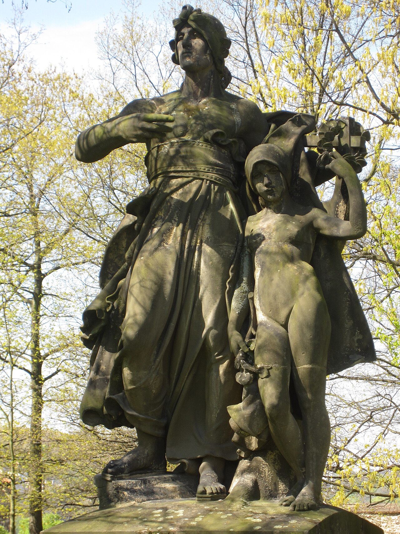 Lumír and Píseň by Josef Václav Myslbek
