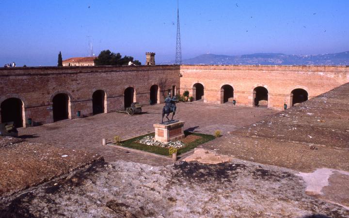 Al general Franco by Josep Viladomat