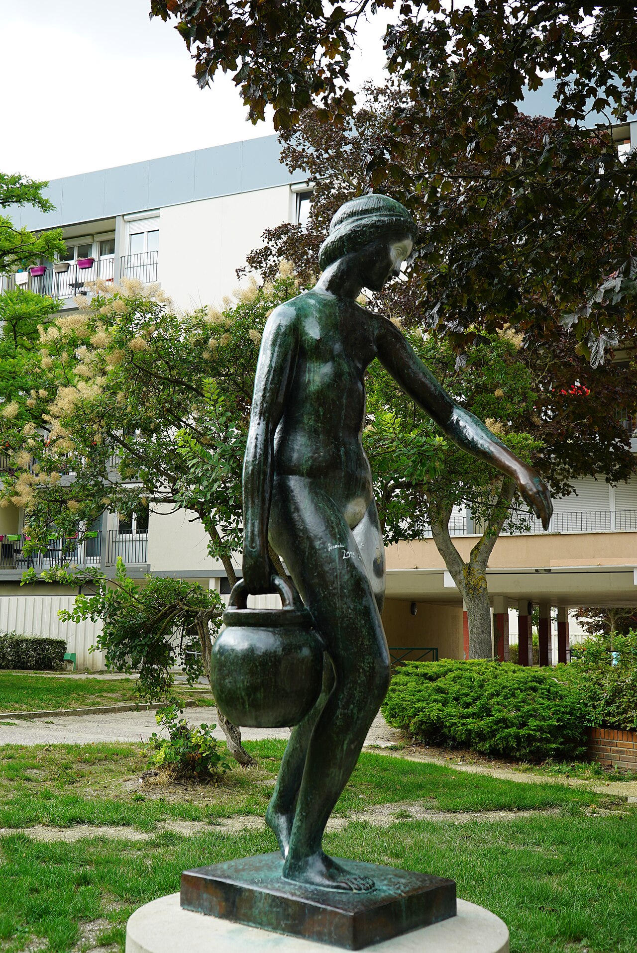 Porteuse d’eau by Joseph Bernard