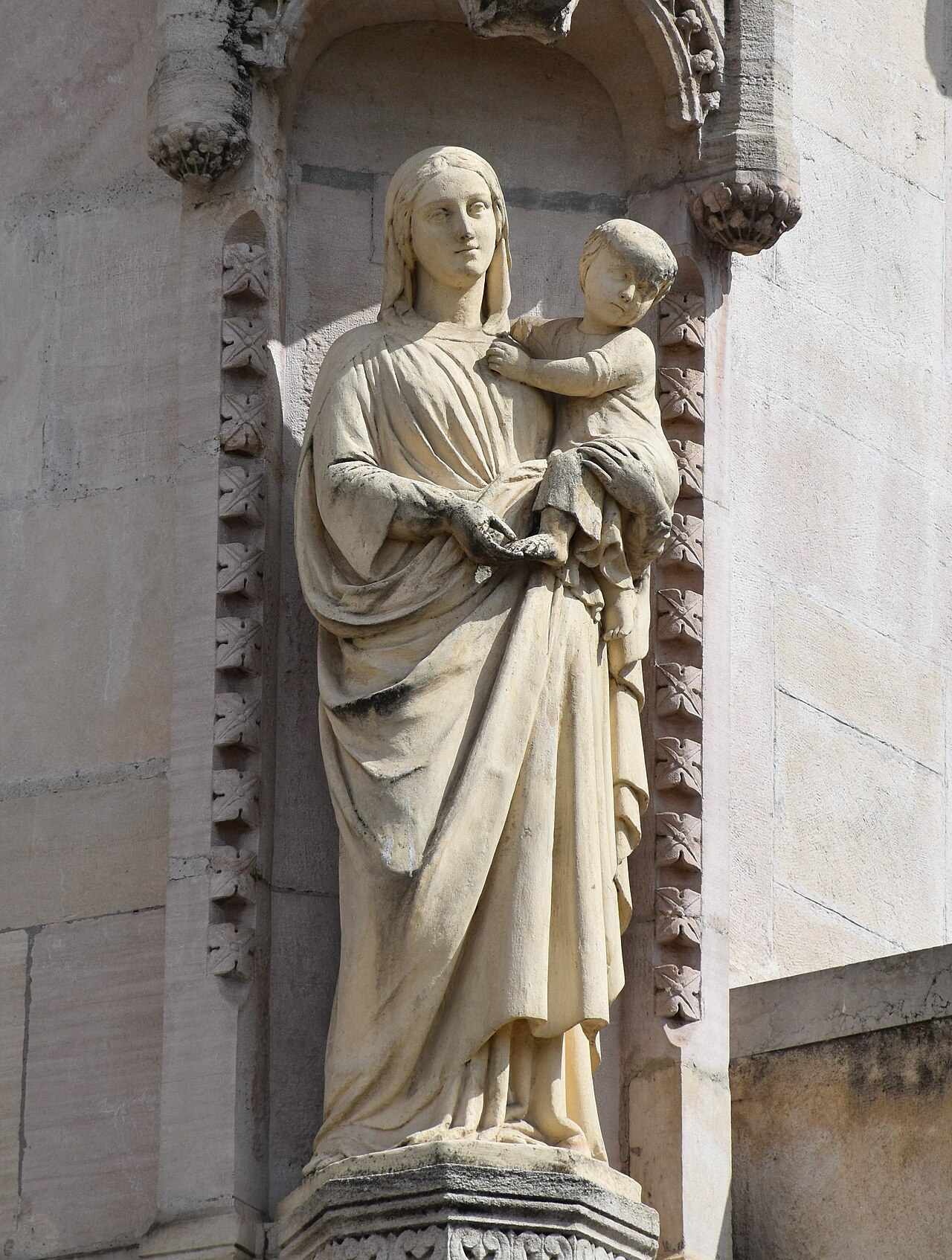 Vierge à l'Enfant by Joseph-Hugues Fabisch