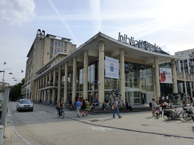 EGW building by Jozef Cantré