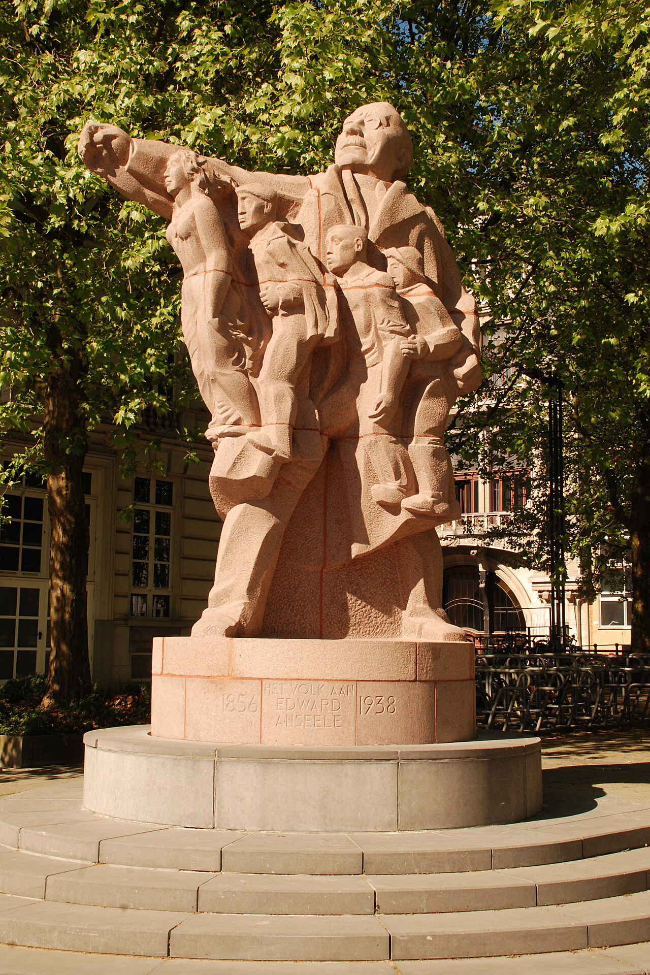 Monument for Anseele by Jozef Cantré