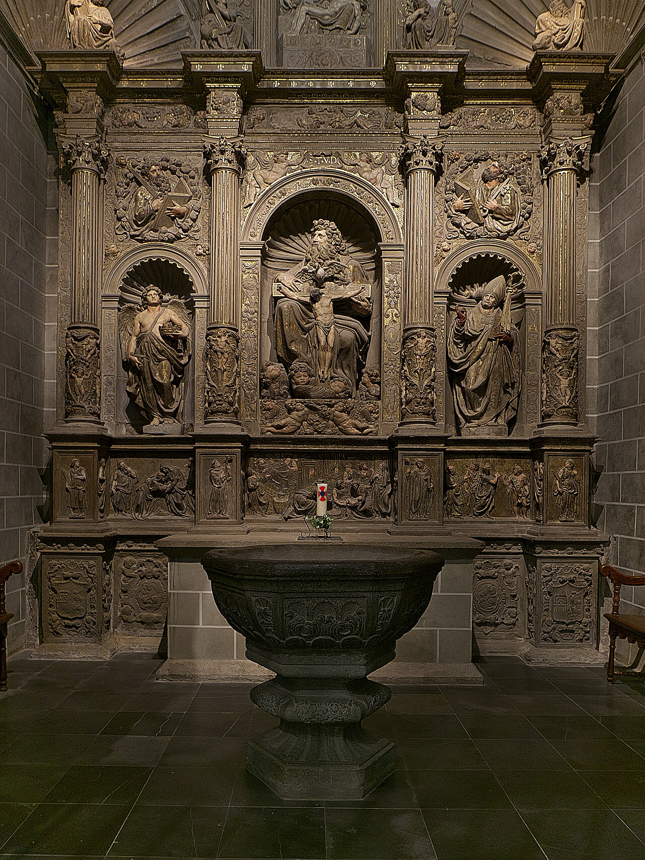 Altarpiece of the Trinity Chapel (Jaca Cathedral) by Juan de Ancheta