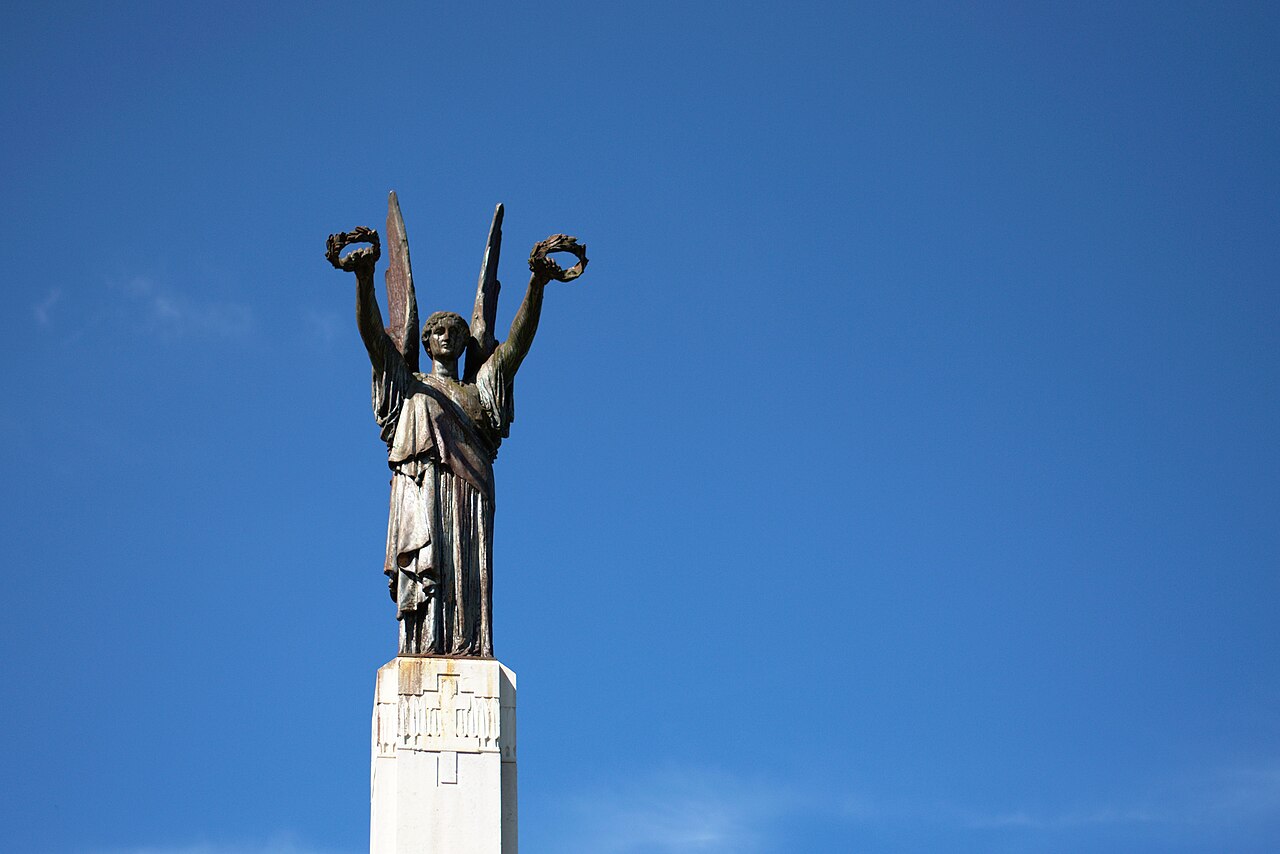Monument aux Morts by Jules Déchin