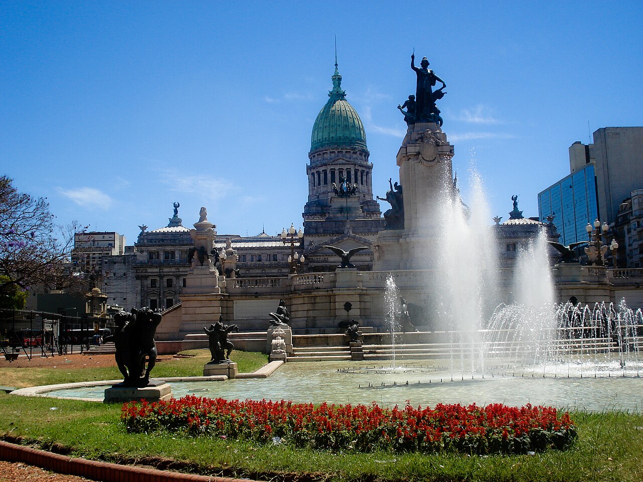 Monumento a los Dos Congresos by Jules Lagae